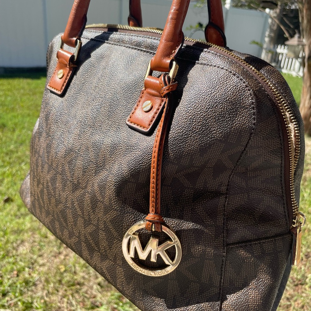 Michael Kors Dark Brown Signature Satchel. EXCELLENT Condition Looks Brand New!